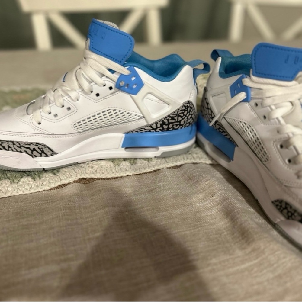 Jordan Spizike Low Blue and White 7y - barely worn - Picture 3 of 5